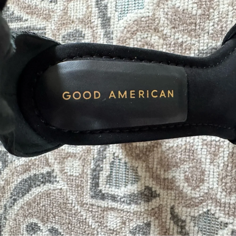 Good American Black Suede Platform Sandals. Size 7.